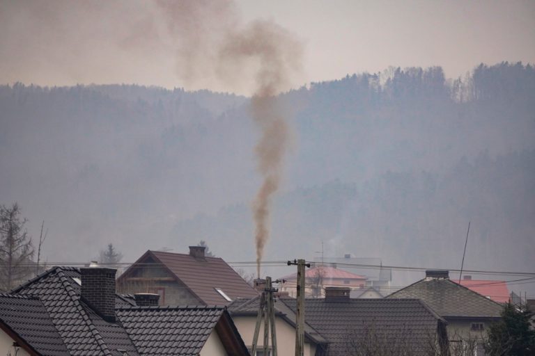 Pierwsze banki uruchomiły dopłaty do ekologicznych kredytów antysmogowych