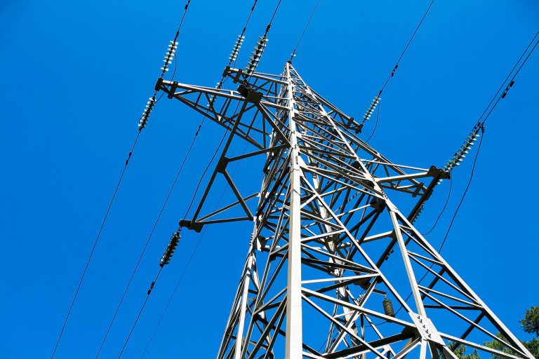 Utrudniony dostęp do sieci elektroenergetycznej dla instalacji OZE zagraża gospodarce