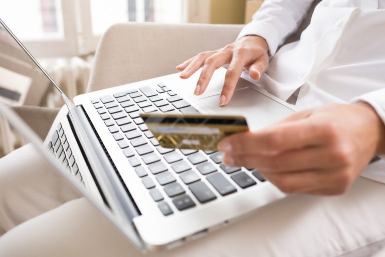 Ekspert o bezpiecznym oszczędzaniu oraz kupowaniu w dobie cyberzagrożeń