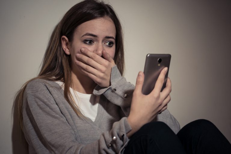 System edukacji nie radzi sobie z problemem cyberprzemocy 