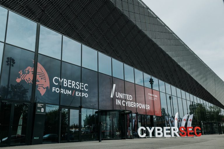 Trwa pierwsza cyberwojna światowa