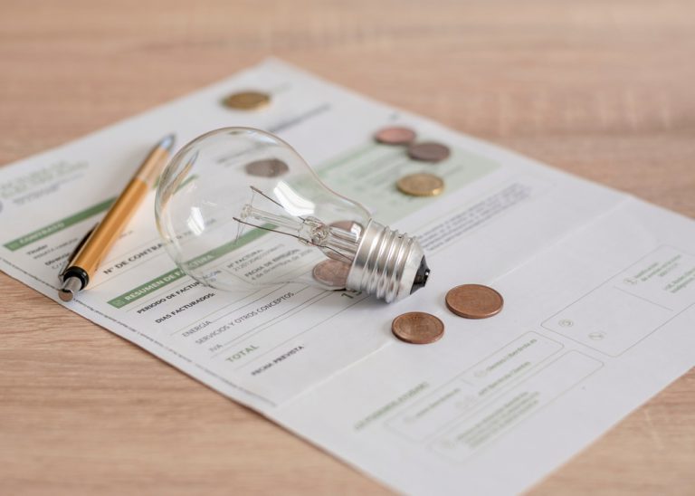 Chęć obniżenia rachunków najbardziej motywuje do oszczędzania energii elektrycznej&nbsp;