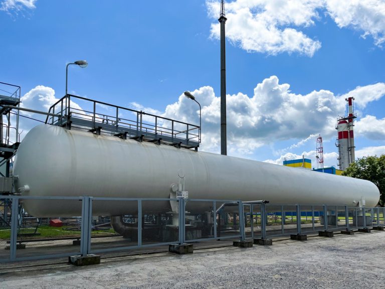 Wysokie ceny gazu. Polskie spółki wstrzymują produkcję nawozów azotowych