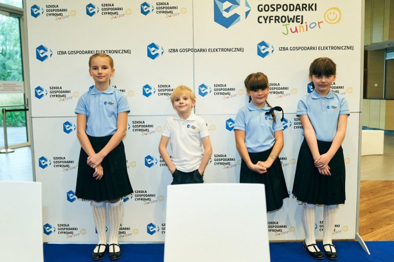 e-Izba startuje ze szkołą dla młodego pokolenia