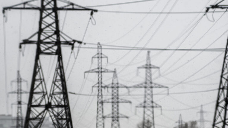 <strong>Raport PKEE. Polska realizuje transformację energetyczną – potrzebuje unijnego wsparcia</strong>