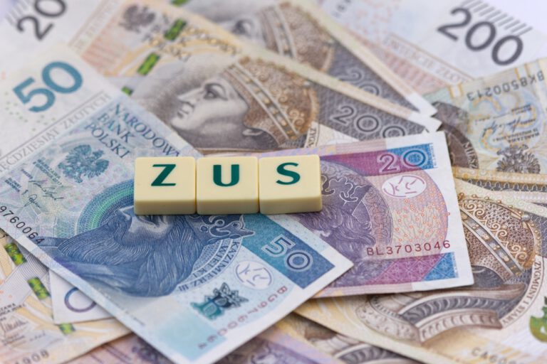 ZUS. Płatnicy coraz częściej zalegają ze składkami 