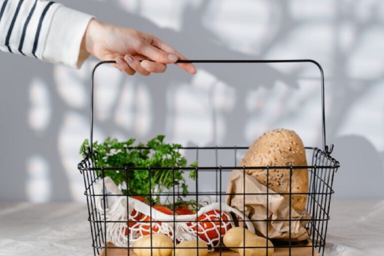Wielkanocny koszyk zakupowy – jak szukamy oszczędności?