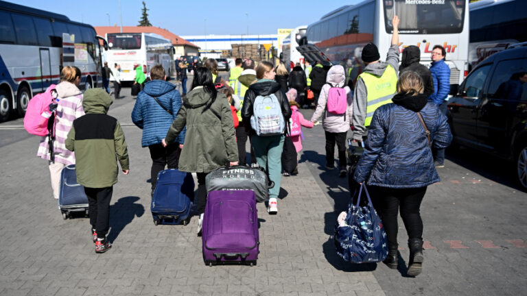 Ukraińcy coraz bardziej aktywni na polskim rynku pracy