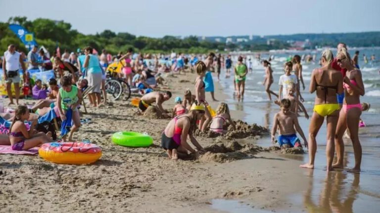 Wakacje na półmetku. Branża turystyczna łapie zadyszkę