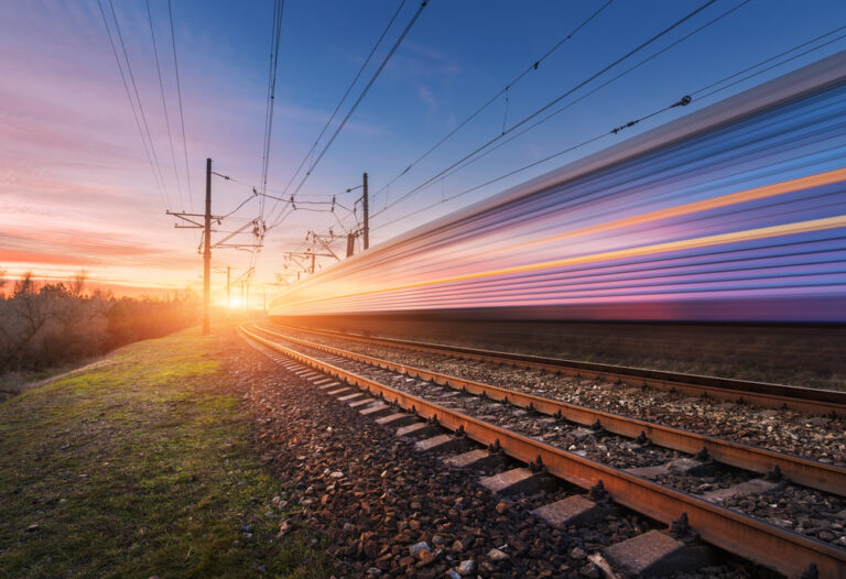 Do 2030 roku PKP Intercity chce wysyłać na tory dwa razy więcej pociągów. Szykują się wielomiliardowe inwestycje