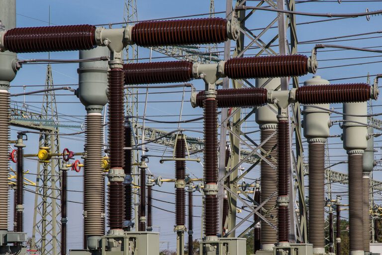 Kolejny cios w branżę OZE oraz przemysł energochłonny