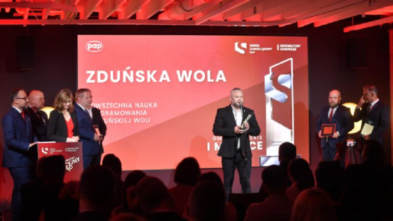 Zduńska Wola. Wszyscy uczniowie podstawówek uczą się programowania