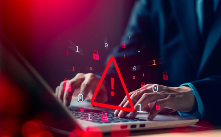 Bezpłatny poradnik. Jak się chronić przed cyberoszustami?