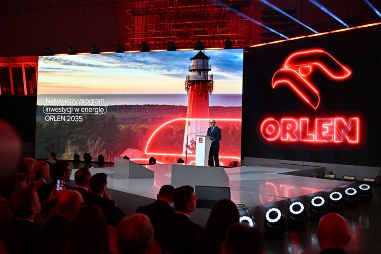 Strategia Orlenu. Nawet 380 mld zł na inwestycje w gaz, OZE i SMR-y