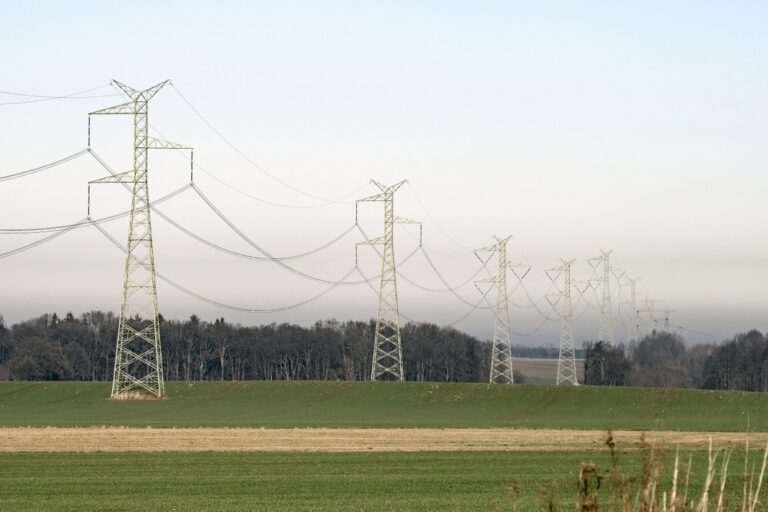 KE pracuje nad pakietem dotyczącym sieci energetycznych