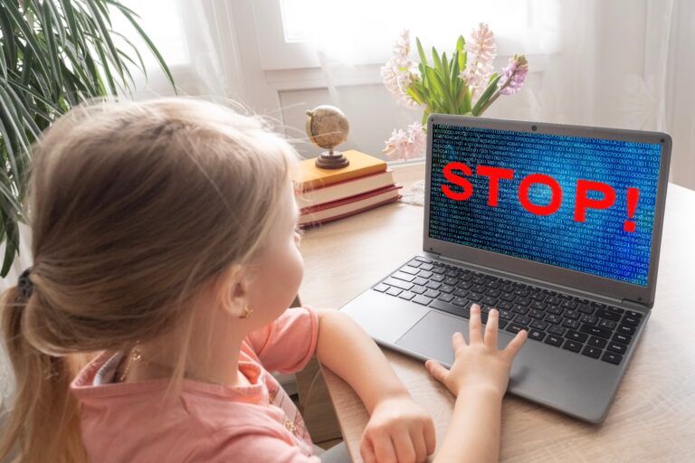 Dostęp do szkodliwych treści w internecie jest dla dzieci zbyt prosty