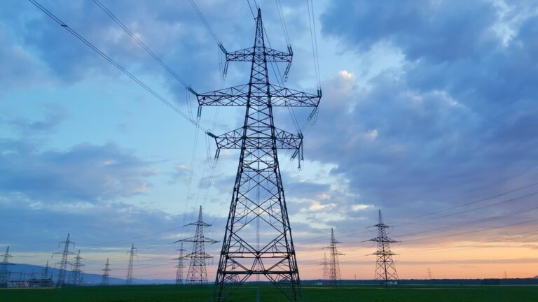 Inwestycje w energetyce przyspieszają